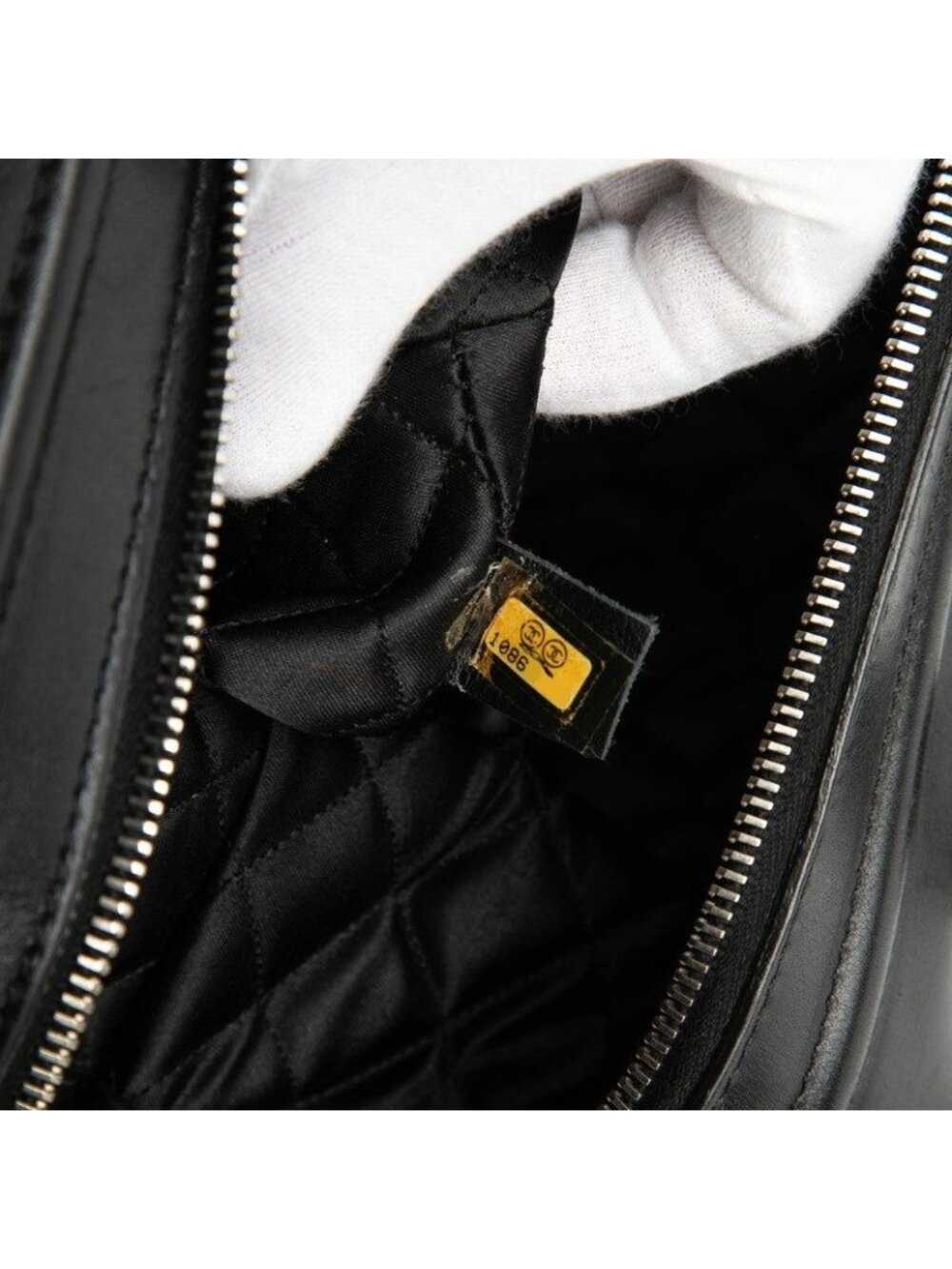 ★SOLD★ Chanel Black Silver Leather 1 Travel Bag - Picture 6 of 7